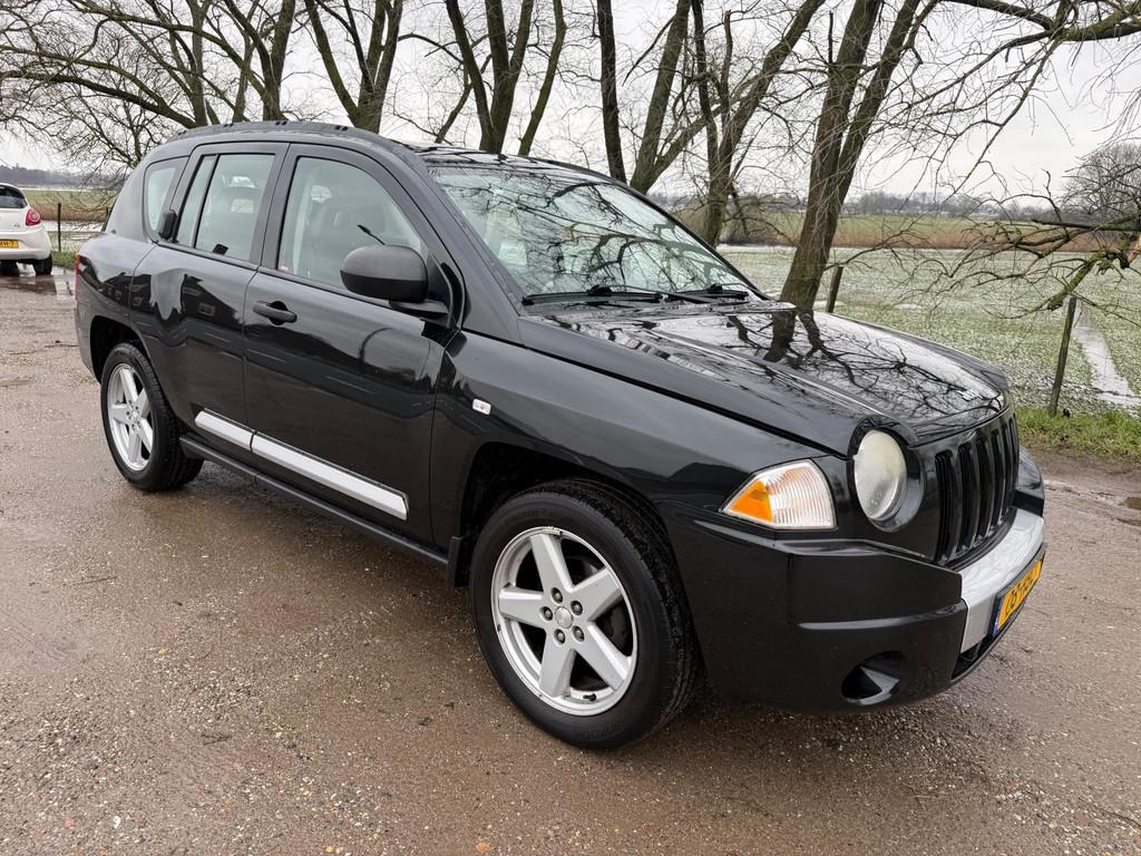 Jeep Compass 2.4 Limited AWD Cruise/Airco/Scherm, Automaat, 450 kg, Gebruikt, Zwart