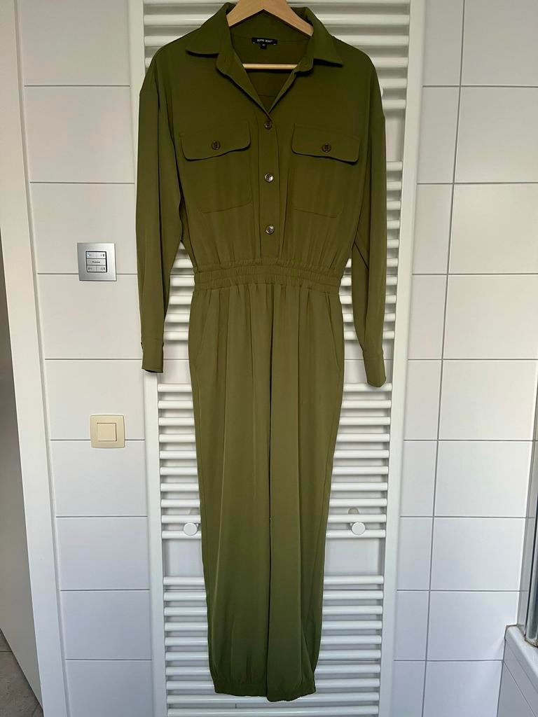 Denny Rose Jumpsuit Olijfgroen - Italiaanse L (valt klein), Ophalen of Verzenden, Zo goed als nieuw, Maat 38/40 (M), Groen