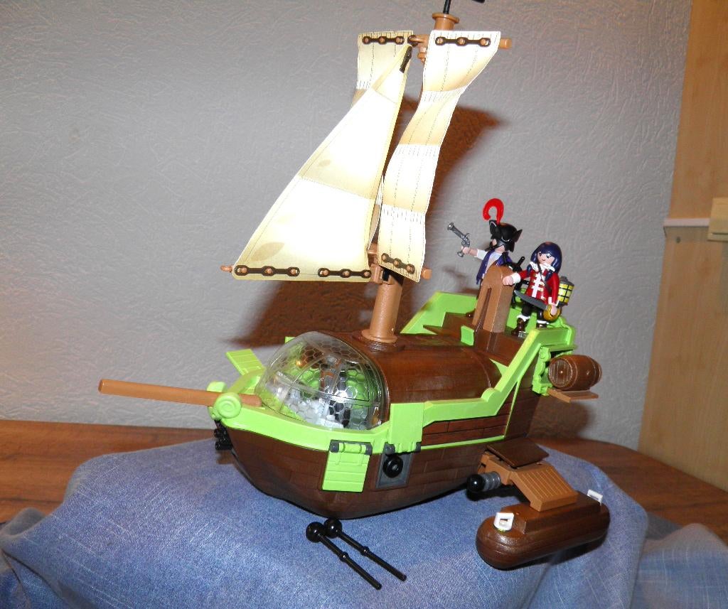 Playmobil modern piratenschip. Set 9000 Met 2 speelfiguren., Kinderen en Baby's, Speelgoed | Playmobil, Ophalen of Verzenden, Zo goed als nieuw