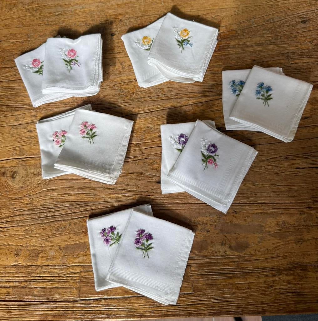 Antiek geborduurde dameszakdoeken - 12 beschikbaar, Ophalen of Verzenden