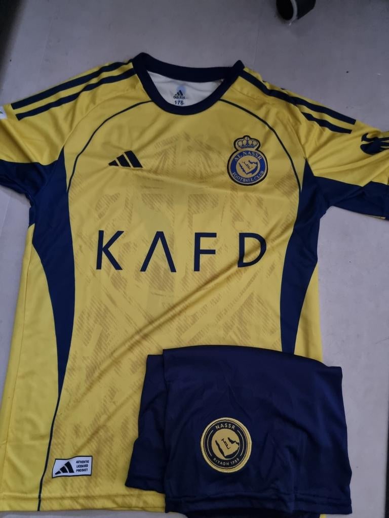 Al Nassr Ronaldo voetbaltenue, Maat XS of kleiner, Ophalen of Verzenden, Shirt