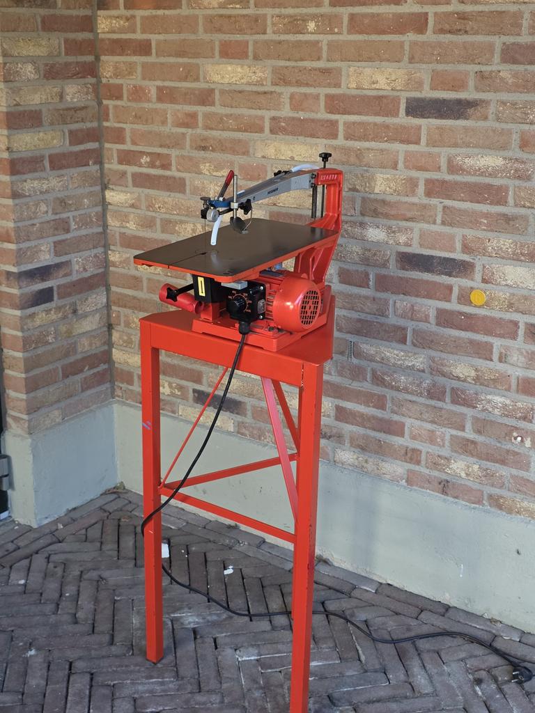 Hegner Multicut SE figuurzaag met toerentalregelaar en tafel, Ophalen, 70 mm of meer, Zo goed als nieuw, Lintzaag