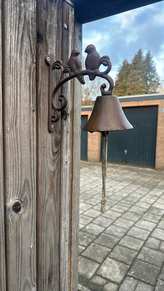 “Deurbel” vogel, Ophalen