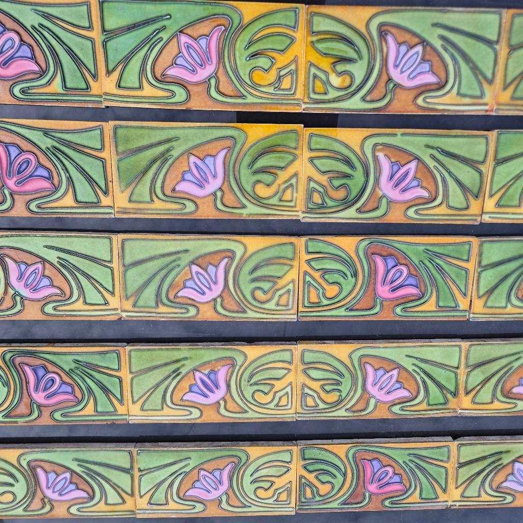 27 antieke randtegels met decor in relief, Ophalen