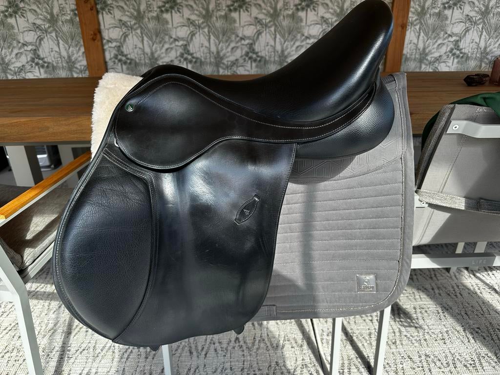 Arena veelzijdigheidszadel 17,5 inch, Dieren en Toebehoren, Paarden en Pony's | Zadels, Ophalen, Gebruikt, Springen