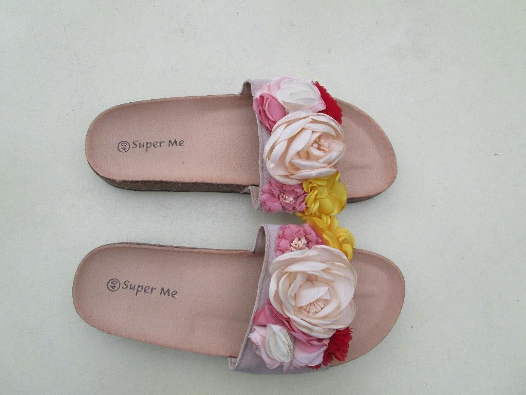 Slippers met bloemen, Super Me, maat 40. Bijna nieuwstaat., Slippers, Overige kleuren, Ophalen of Verzenden, Zo goed als nieuw