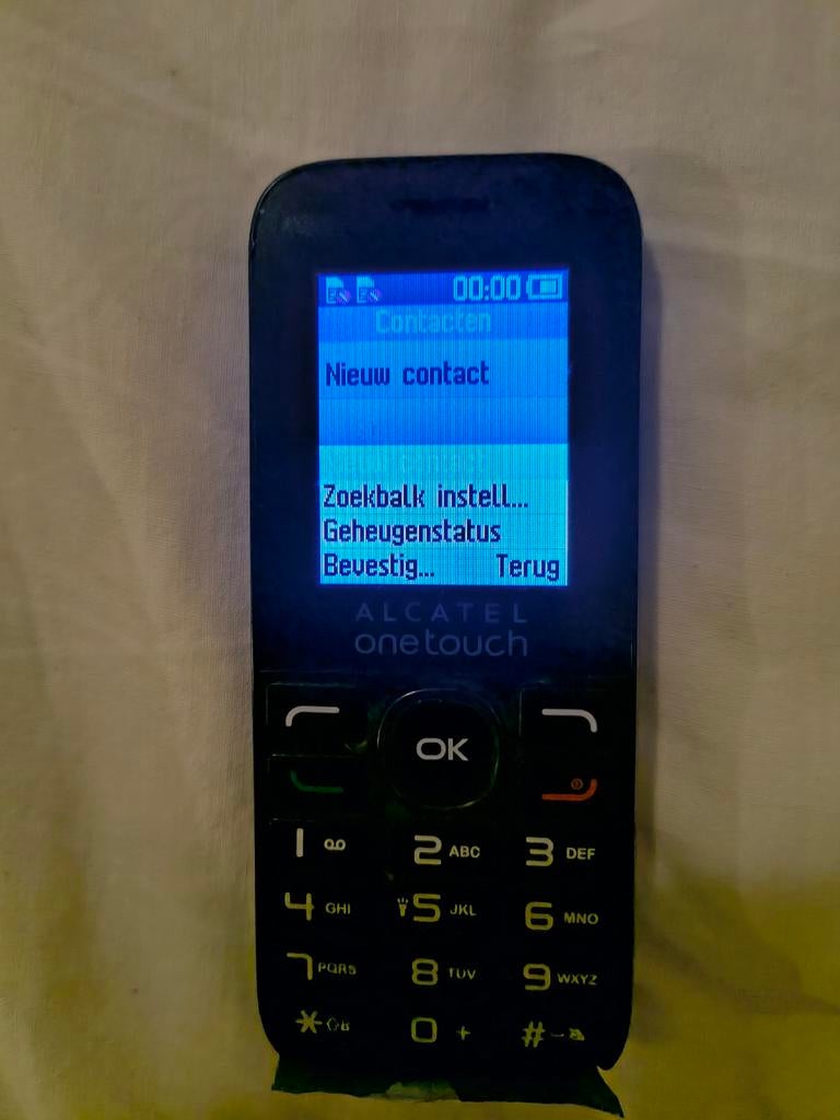 Alcatel telefoon klein model €5, Ophalen, Geen camera, Zwart
