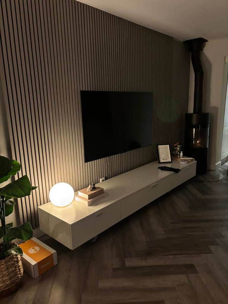 Tv meubel 270 x 55 x 26 cm (evt hangend), Ophalen