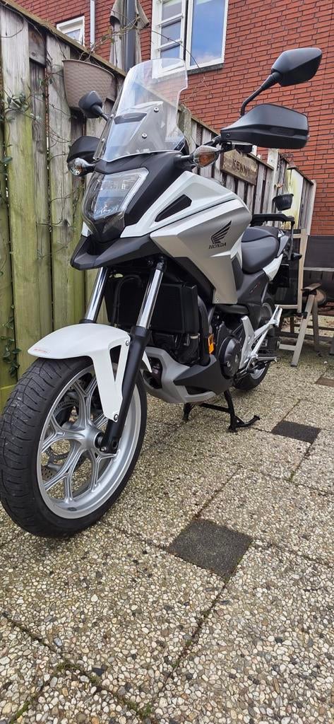 Honda NC750X 2017, Metallic Wit