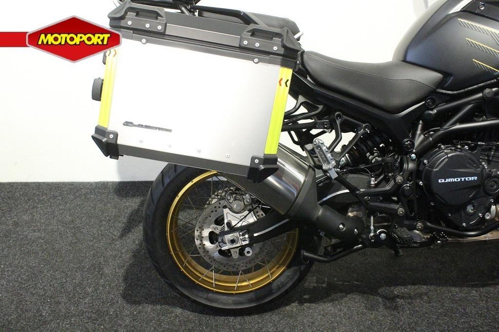 QJMOTOR SRT 900 SX TOURING - foto 3