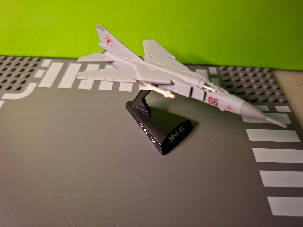 Del Prado - Mikojan-Goerevitsj MiG-23 1/136 MIB, Verzamelen, Ophalen of Verzenden, Zo goed als nieuw, Schaalmodel