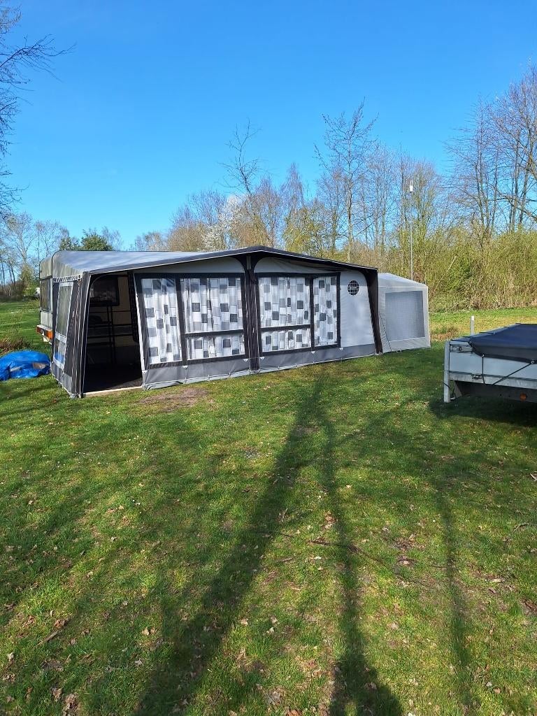 Bürstner Caravan Isabella Commodore Voortent + Fietsendrager, Kachel, 2 aparte bedden, 7 tot 8 meter, Particulier