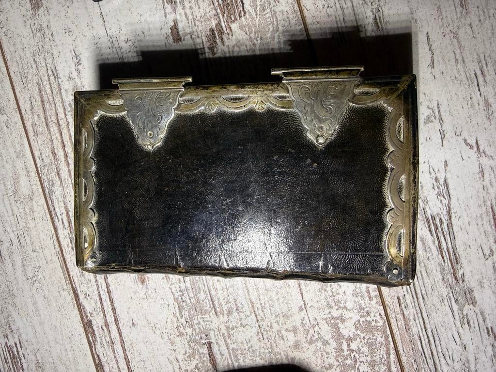 Antieke 18e eeuwse bijbel met zilveren beslag, Ophalen of Verzenden