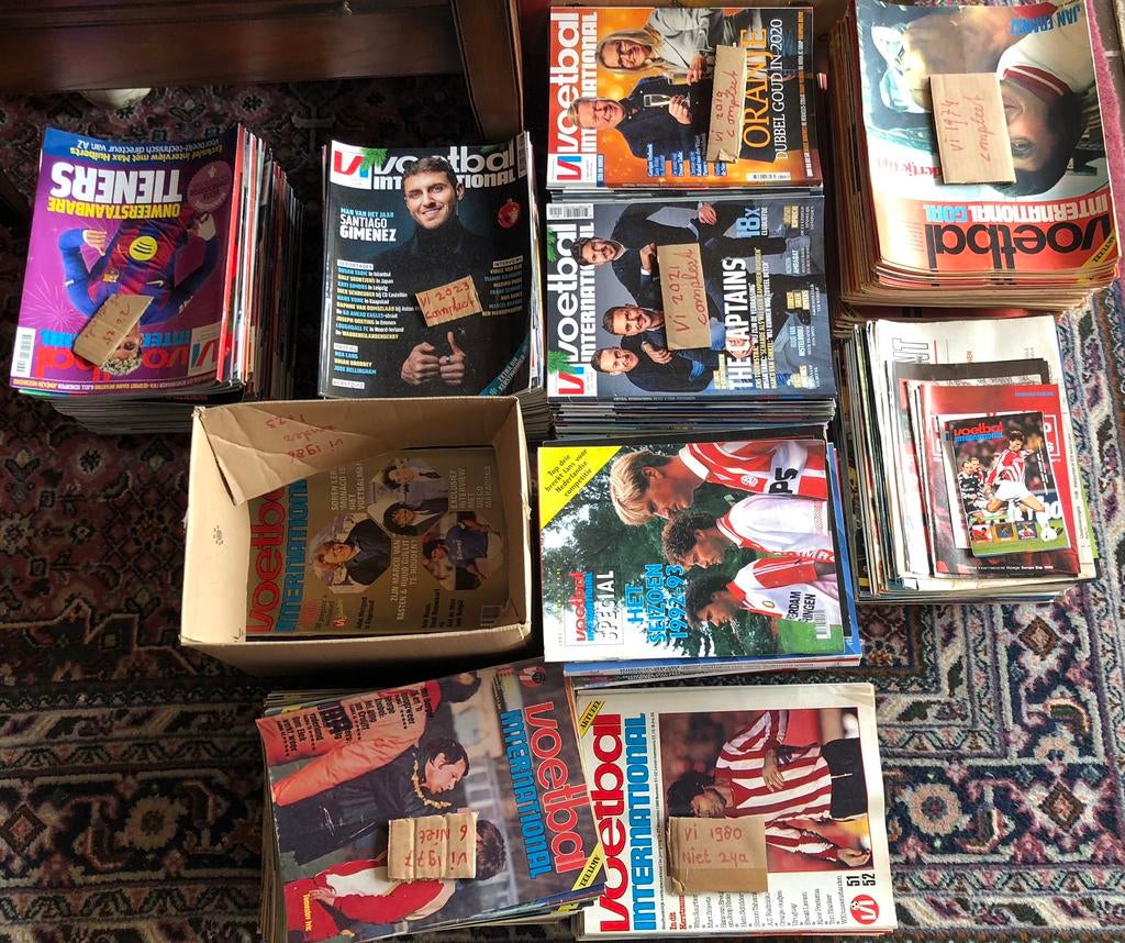 Voetbal International zo’n 55 jaargangen - vanaf 1971, Ophalen, Zo goed als nieuw, Boek of Tijdschrift