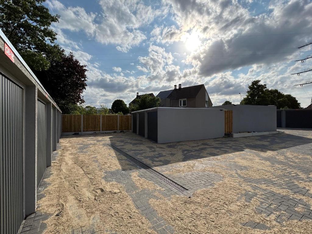 GarageBoxen  te Huur per direct! Heerlen