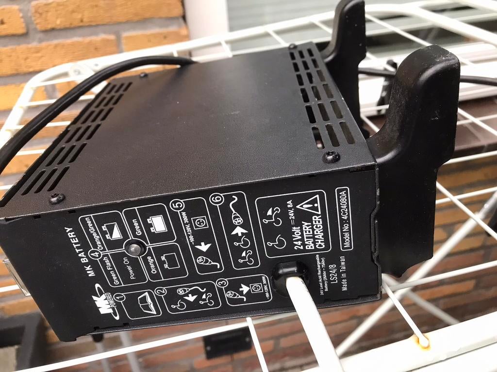 MK acculader scootmobiel, Ophalen of Verzenden, Zo goed als nieuw