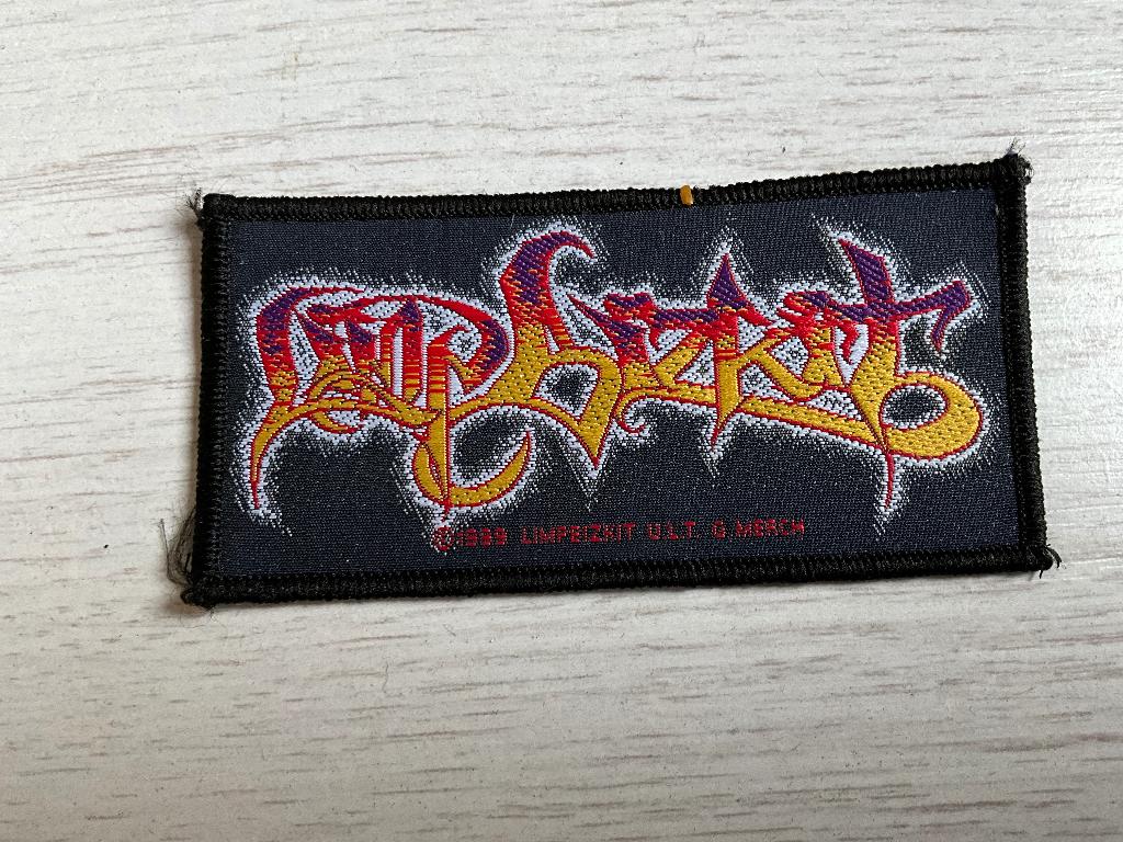 2 verschillende patches van Limb Bizkit, Verzamelen, 2 verschillende patches van Limb Bizkit, Nieuw, Ophalen of Verzenden, Kleding