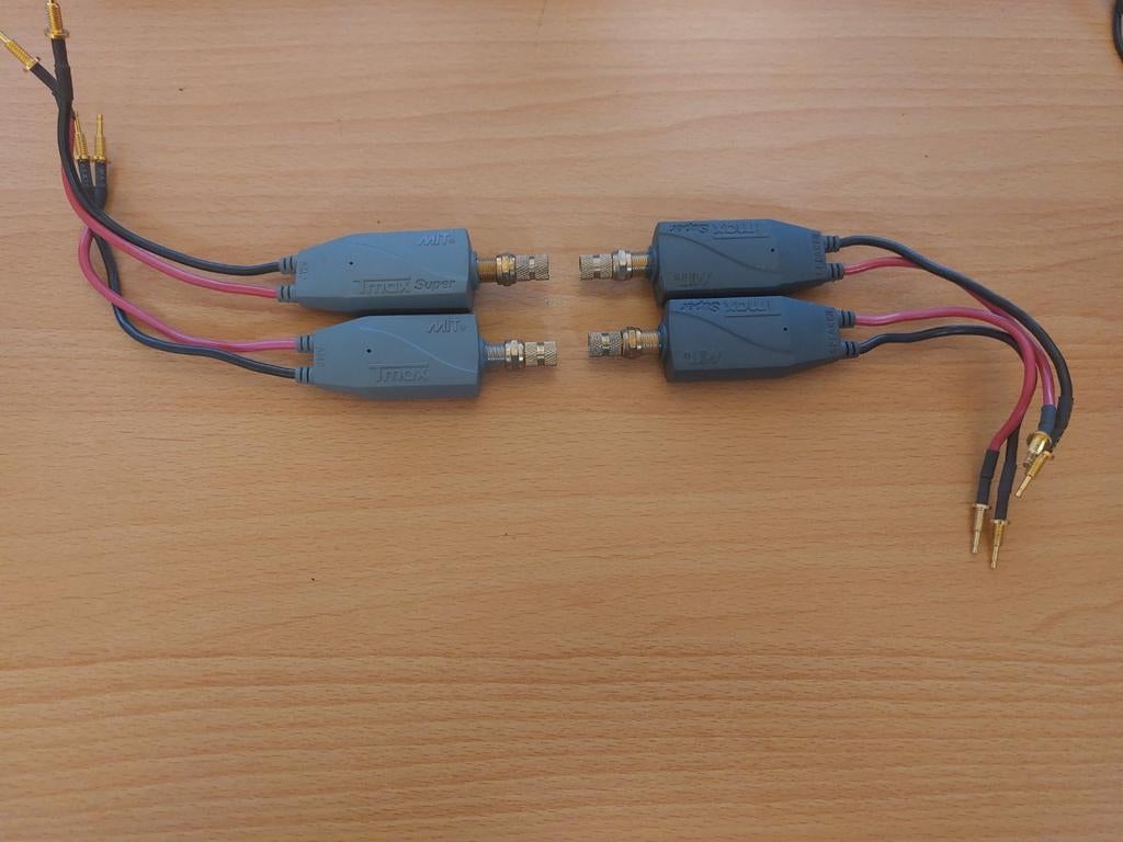 MIT T Max Super COAX verbinding, Audio, Tv en Foto, Audiokabels en Televisiekabels, Ophalen of Verzenden, Gebruikt, Minder dan 2 meter