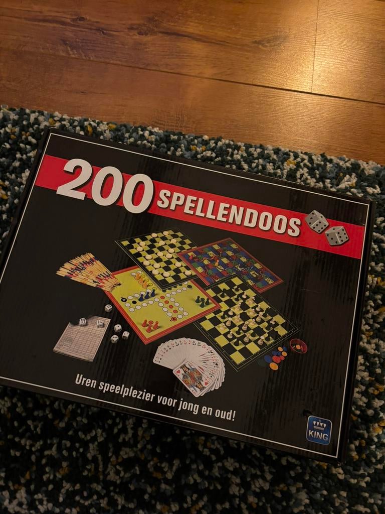 200 spellendoos, Hobby en Vrije tijd, Gezelschapsspellen | Bordspellen, Ophalen, Zo goed als nieuw