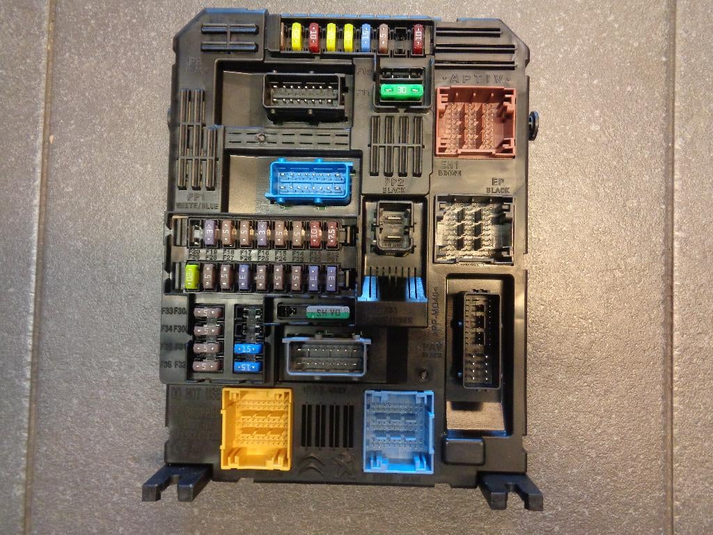 Zekeringkast Peugeot Citroën 9845141280, Ophalen, Gebruikt, Amsterdam, Webformulier