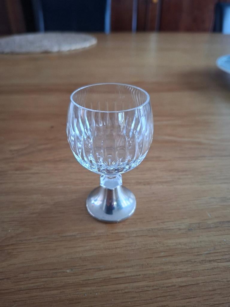 Kristallen borrelglas, Ophalen