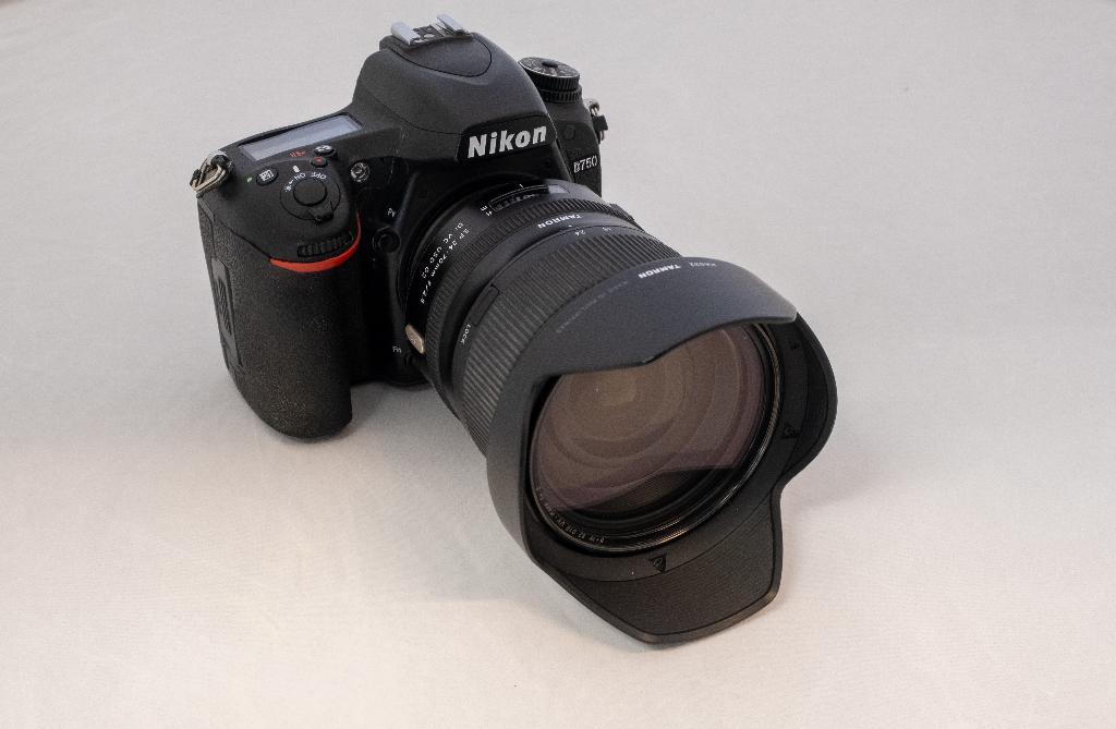 Nikon D750 (18000 clicks!) + Tamron 24-70 F/2.8 + acc, Gebruikt, Spiegelreflex, Ophalen of Verzenden, Nikon