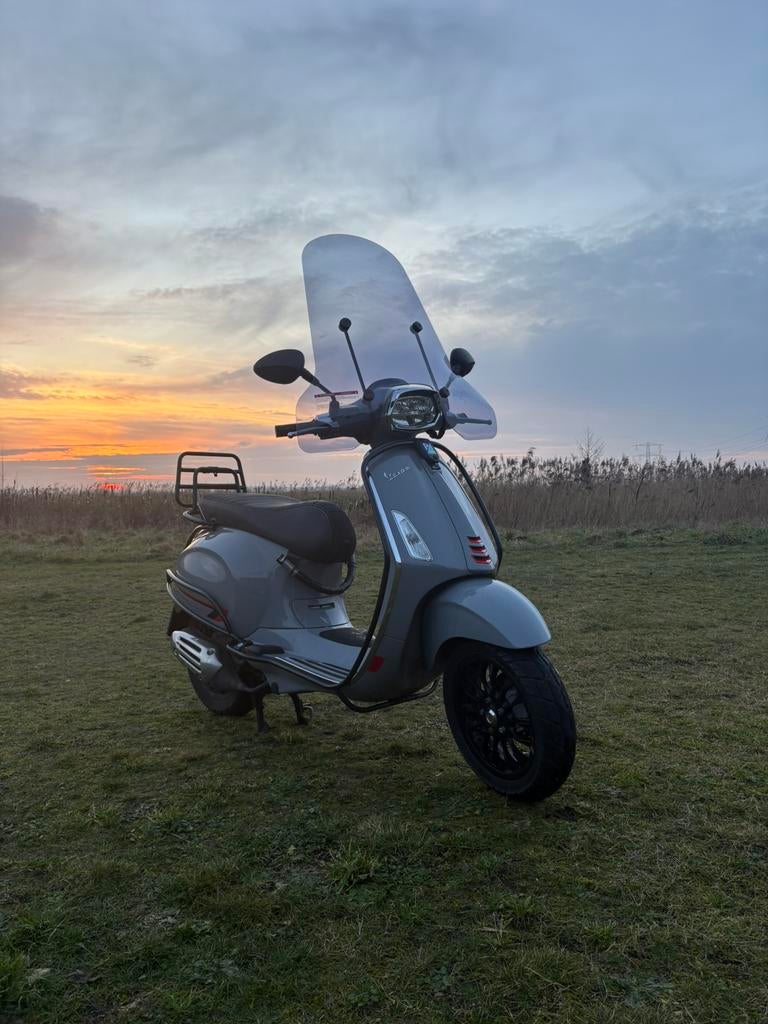 Vespa Sprint nardo grey 2020 + gratis helm, Fietsen en Brommers, Scooters | Vespa, Zo goed als nieuw, Vespa S, Maximaal 45 km/u