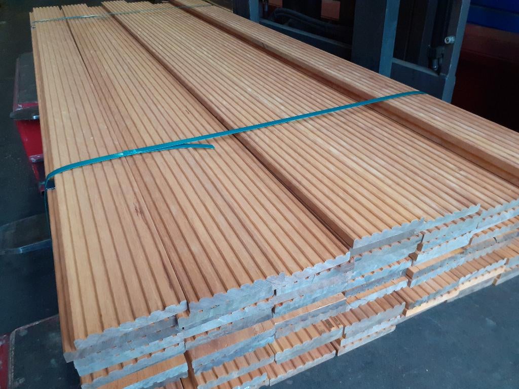 Partij 30.60m2 Blinga vlonderplanken 20x138mm - 95 planken, Ophalen of Verzenden, 180 tot 250 cm, Planken, Hardhout