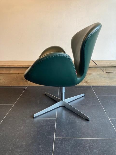 Fritz Hansen Arne Jacobsen Swan Chair , donkergroen leder, Minder dan 75 cm, Design, Fritz Hansen, Ophalen of Verzenden