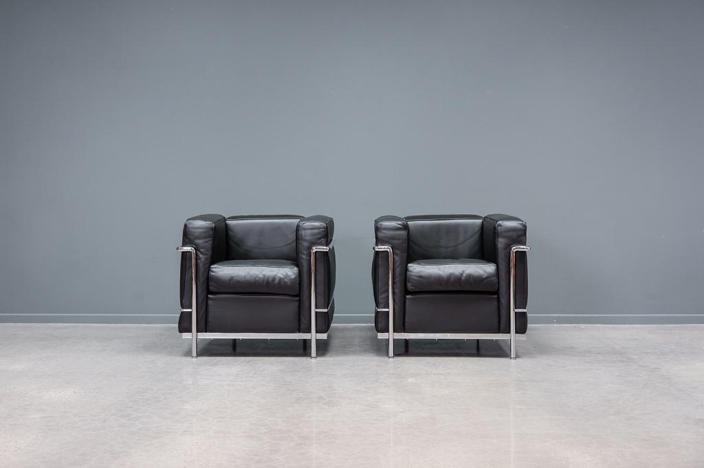 Corbusier LC2 chairs 2x, Huis en Inrichting, Fauteuils, Ophalen of Verzenden, Zo goed als nieuw, 75 tot 100 cm, 50 tot 75 cm
