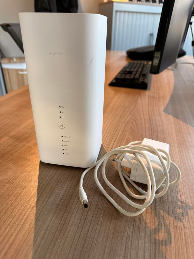 Huawei 4G B818 Router - Simkaart Router, Computers en Software, Routers en Modems, Ophalen of Verzenden, Zo goed als nieuw