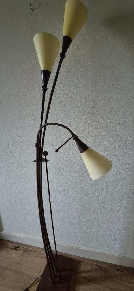 Stijlvolle dimbare vloerlamp met glazen kappen, Ophalen of Verzenden, Zo goed als nieuw, Glas, Modern