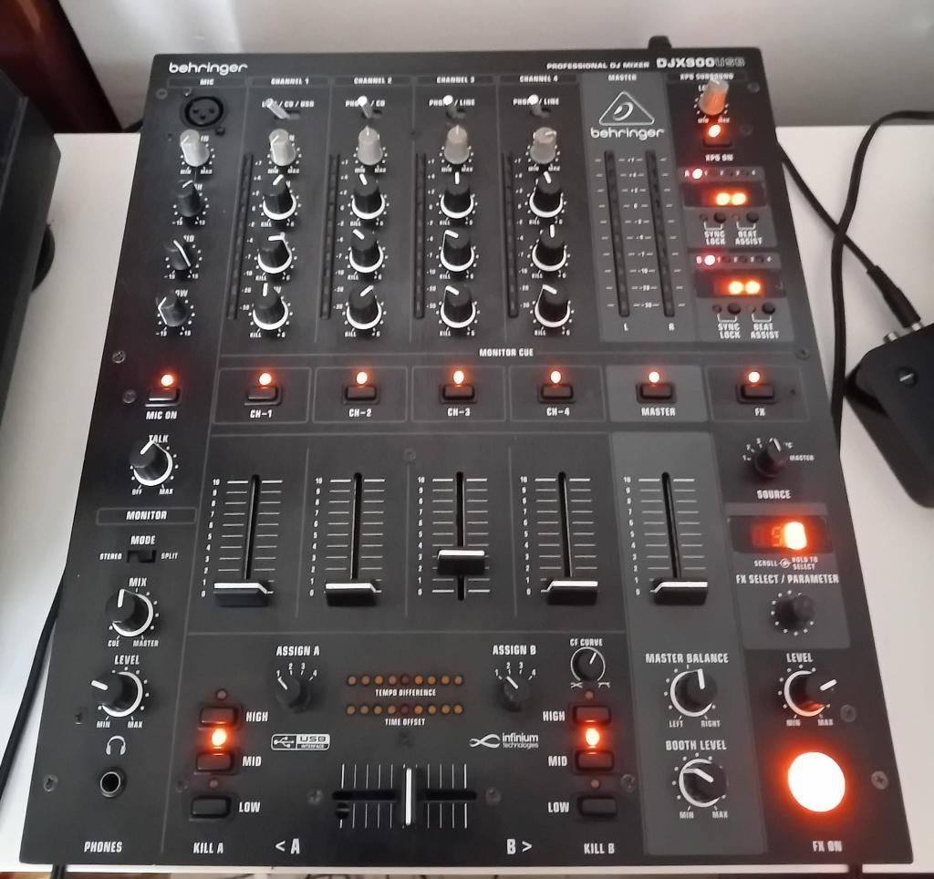 Behringer DJX900 USB, Ophalen of Verzenden, Gebruikt, 5 tot 10 kanalen, Microfooningang