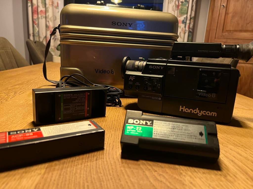 Sony CCD-V30 Video Camera Recorder +accu Laders - Niet Gete, Ophalen of Verzenden, 8mm, Camera