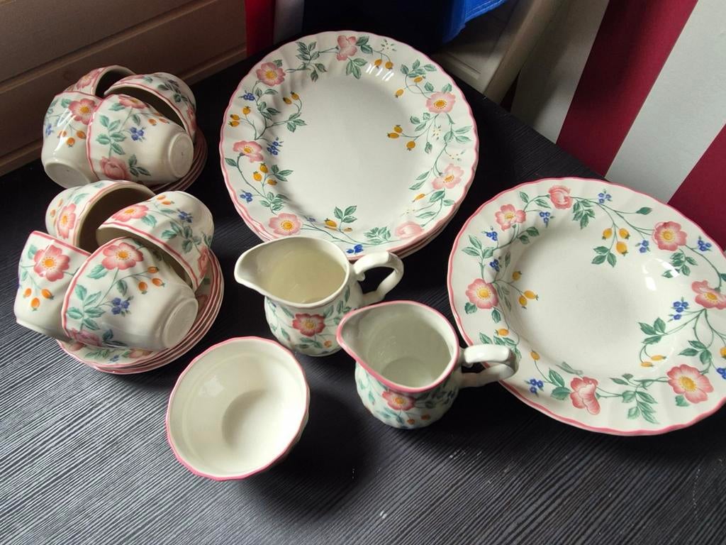 Churchill Briar Rose serviesdelen, Ophalen of Verzenden, Gebruikt