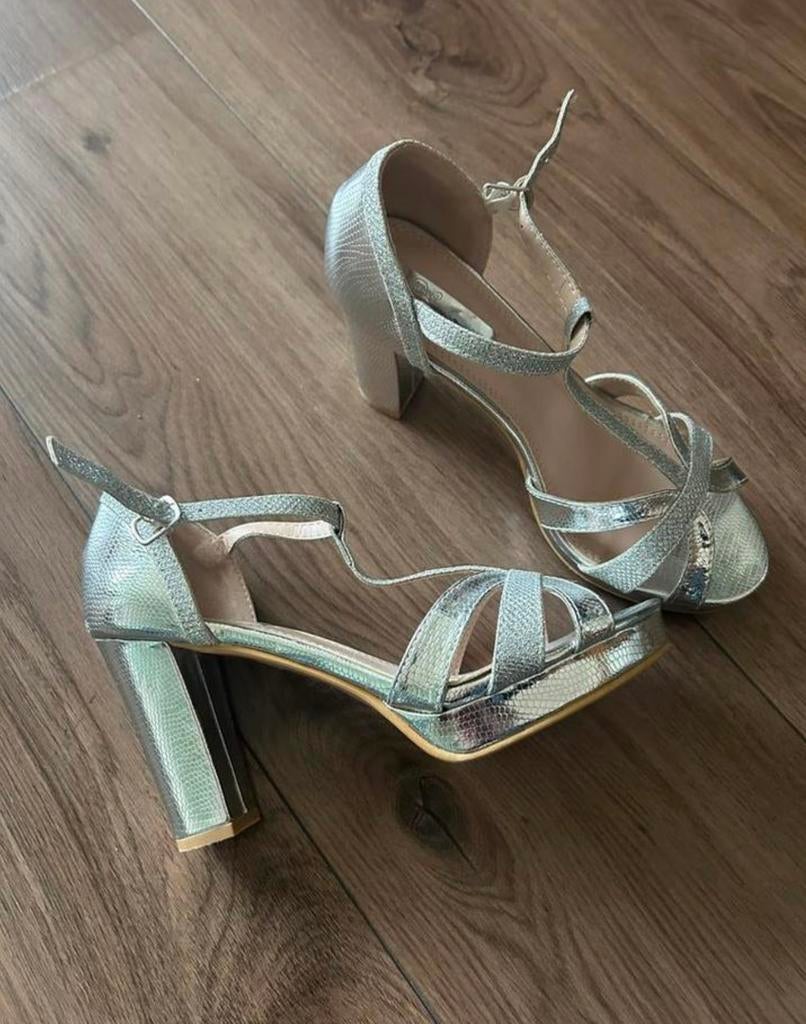 Amor Amore zilveren pumps maat 37, Pumps, Overige kleuren, Nieuw, Ophalen of Verzenden