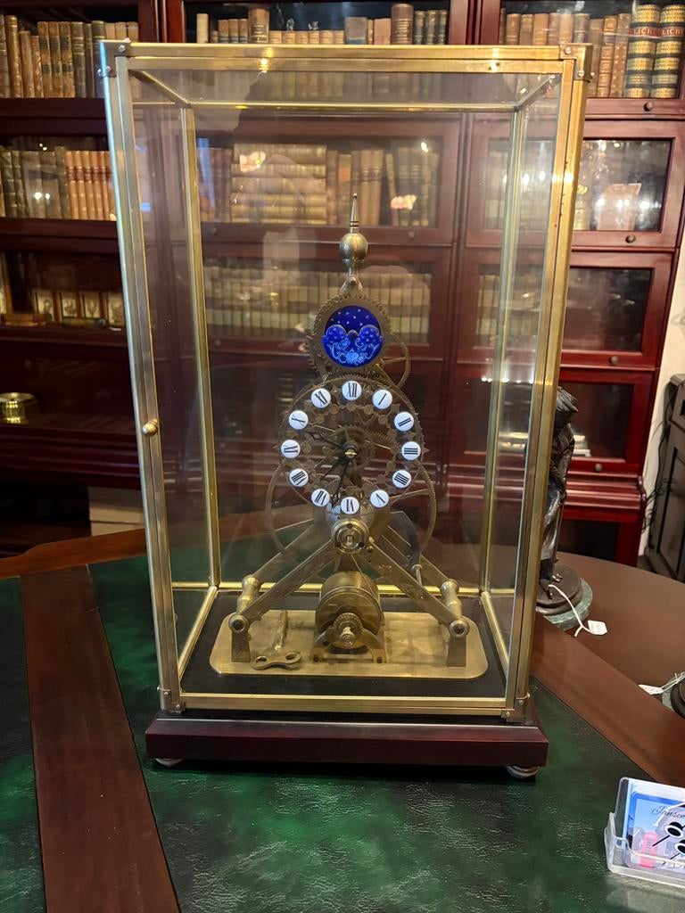 Skelet klok glaspendule voor op bureau, Ophalen