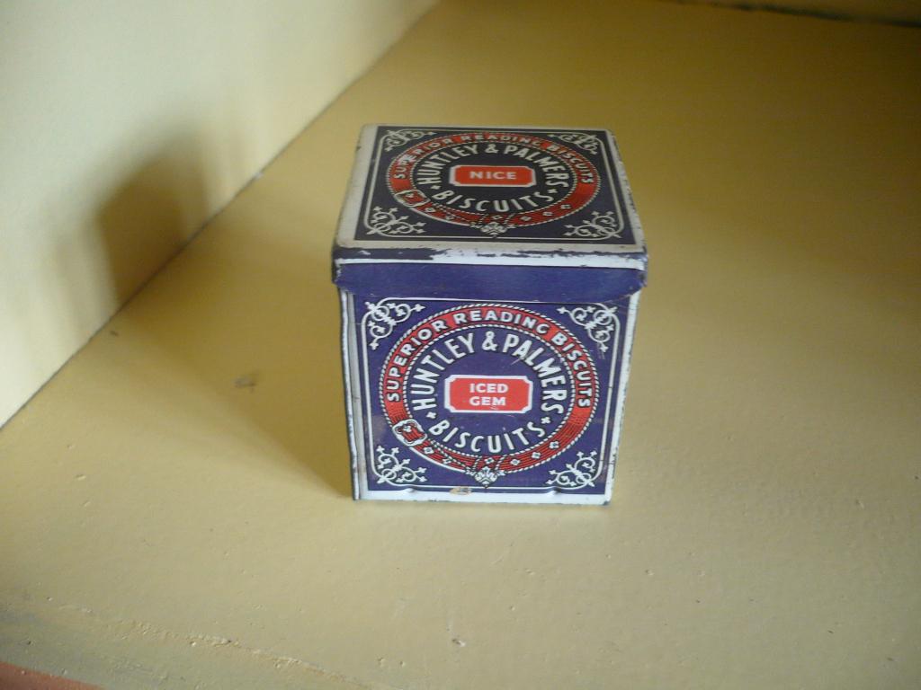 Mie18<> monster blikje huntley & palmers biscuits, Verzamelen, Blikken, Verzenden, Zo goed als nieuw, Koek(jes), Overige merken