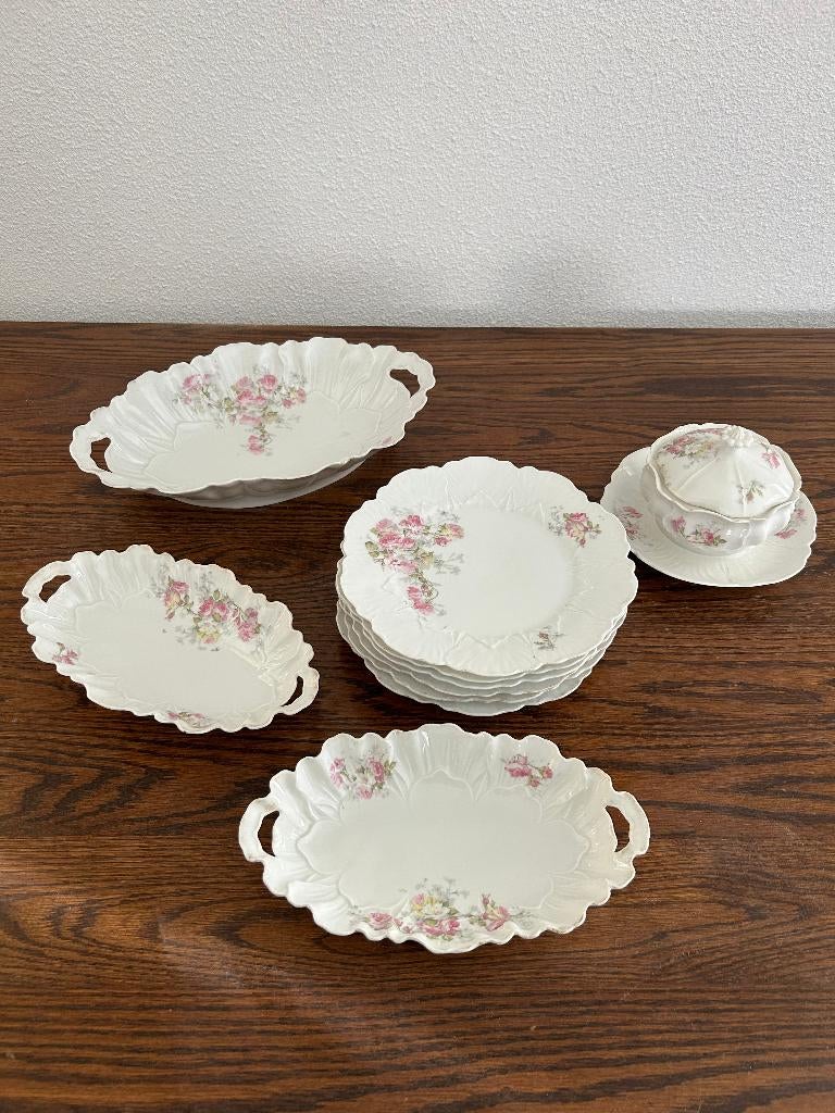 Delen van porseleinen diner set., Ophalen