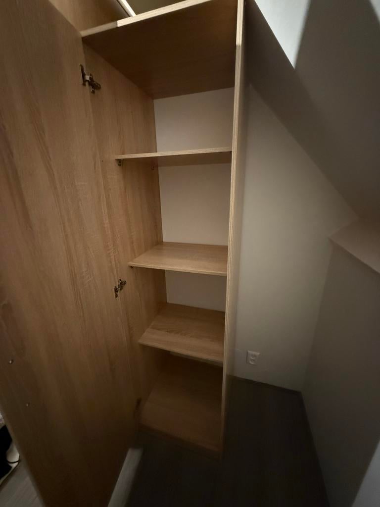 Kastje met planken, Ophalen