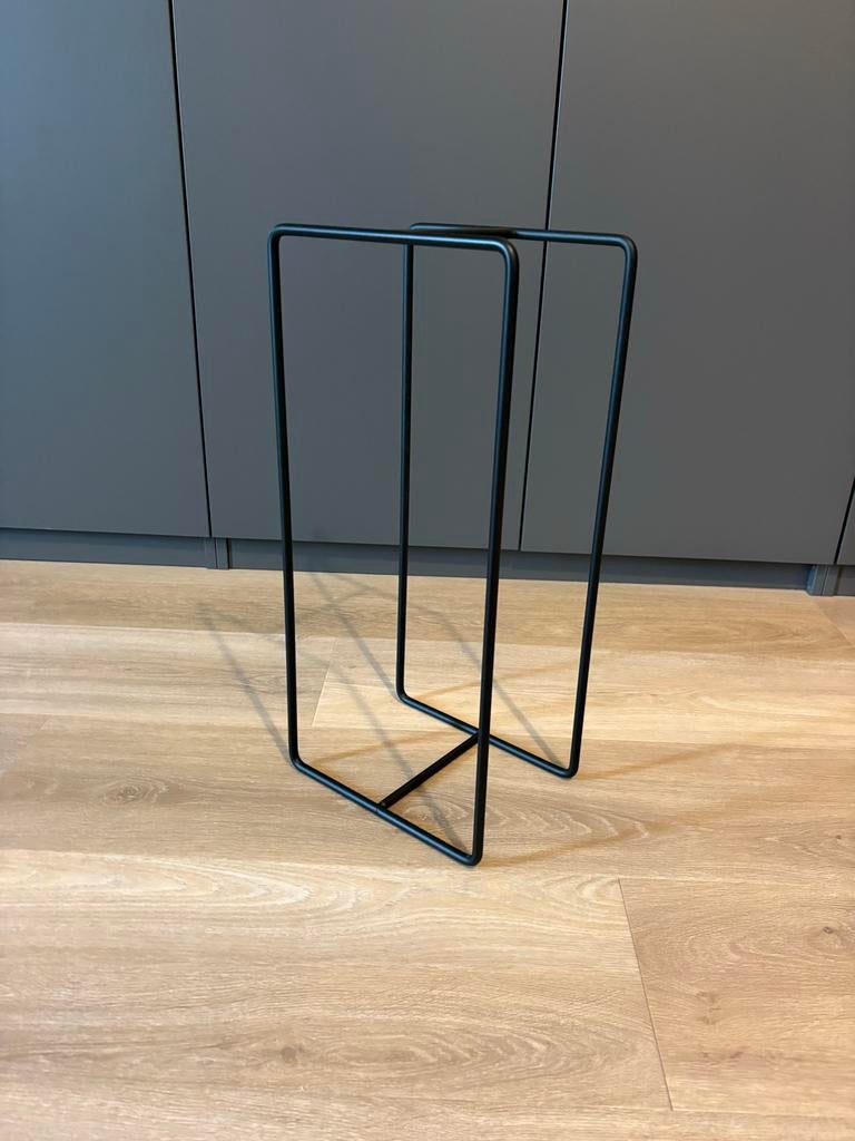 Stijlvol metalen tijdschriftenrek, Huis en Inrichting, Woonaccessoires | Krantenbakken en Lectuurbakken, Zo goed als nieuw, Ophalen