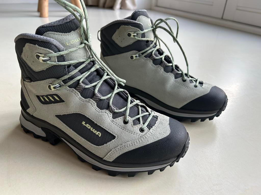 Lowa bergschoenen maat 41, geschikt voor schoenmaat 39, Ophalen of Verzenden, Nieuw, Schoenen