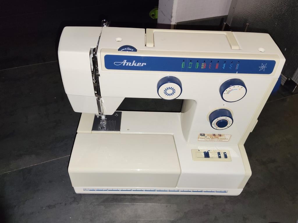 Anker Naaimachine -550-E Werkt perfect, comp. met toebehoren, Ophalen of Verzenden, Zo goed als nieuw, Naaimachine, Overige merken