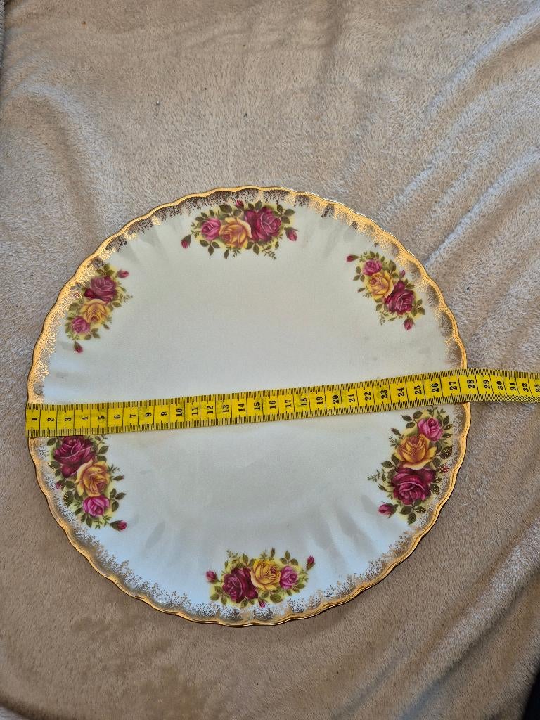 Bord met bloemen goudrandje gebaksbord onderbord rozen, Huis en Inrichting, Keuken | Servies, Ophalen, Zo goed als nieuw, Bord(en)