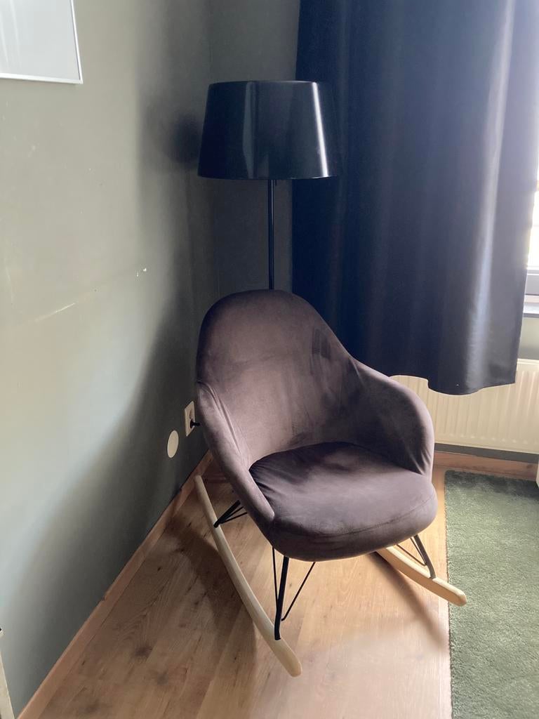 Donkerbruin fluwelen schommelstoel, Huis en Inrichting, Stoelen, Ophalen, Bruin, Zo goed als nieuw, Eén