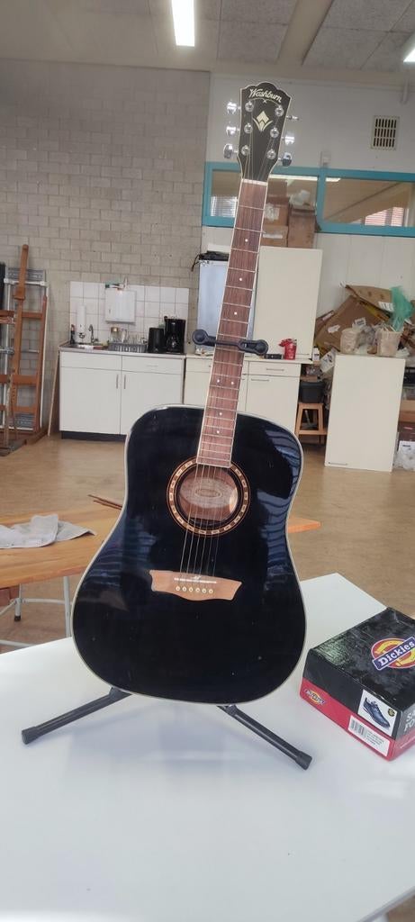 Washburn akoestische gitaar met standaard, Muziek en Instrumenten, Ophalen, Zo goed als nieuw, Western- of Steelstringgitaar