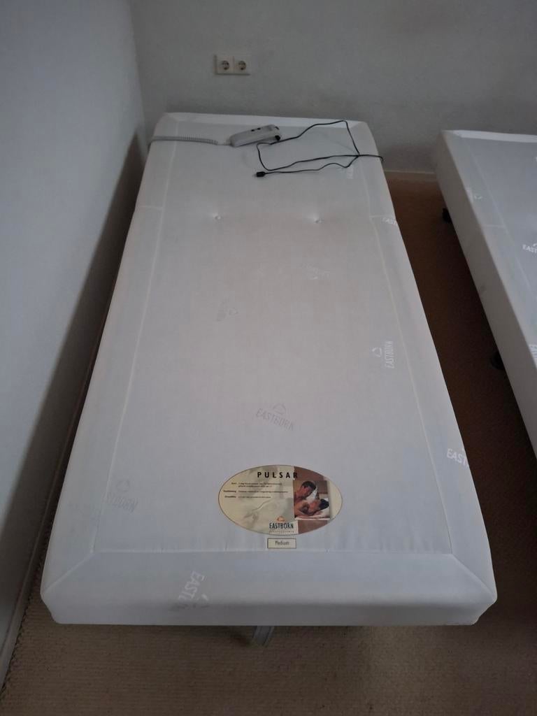 Twee Eastborn bedden, Ophalen, Verstelbaar, 90 cm, Eenpersoons