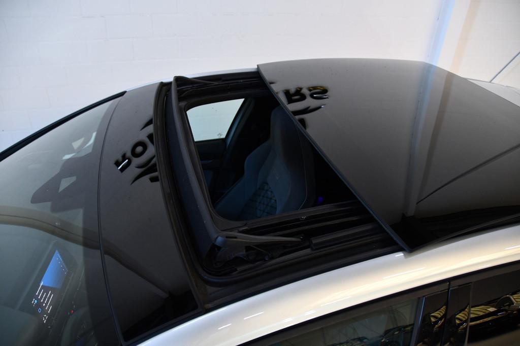 Volkswagen Golf 1.5 eTSI R-LINE PANO H&K VOL, Gebruikt, Origineel Nederlands, Bedrijf, Parkeerassistent