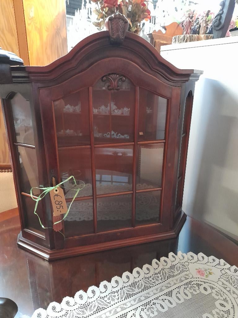 Noten wand vitrine kastje, Huis en Inrichting, Kasten | Vitrinekasten, Zo goed als nieuw, Minder dan 100 cm, 50 tot 100 cm, 25 tot 50 cm