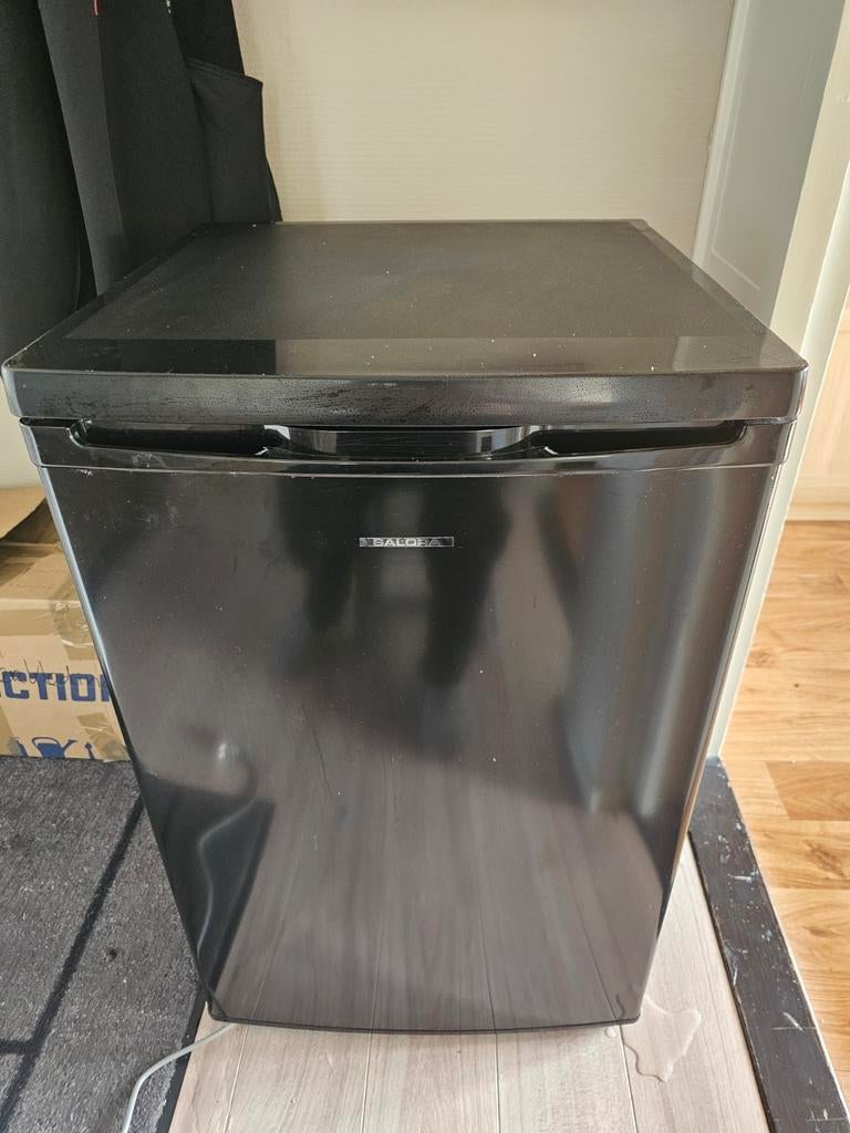 Salora vriezer, zwart, 4 laden, Ophalen of Verzenden, Minder dan 60 cm, Minder dan 85 cm